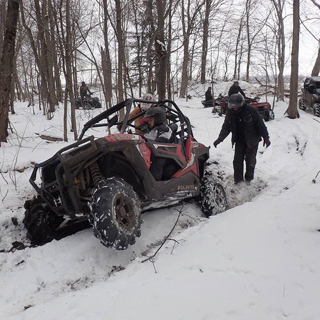 @webez9 of the #SwampDonkeys stopping in the middle of an obstacle to check his #twitter feed. #GLATV