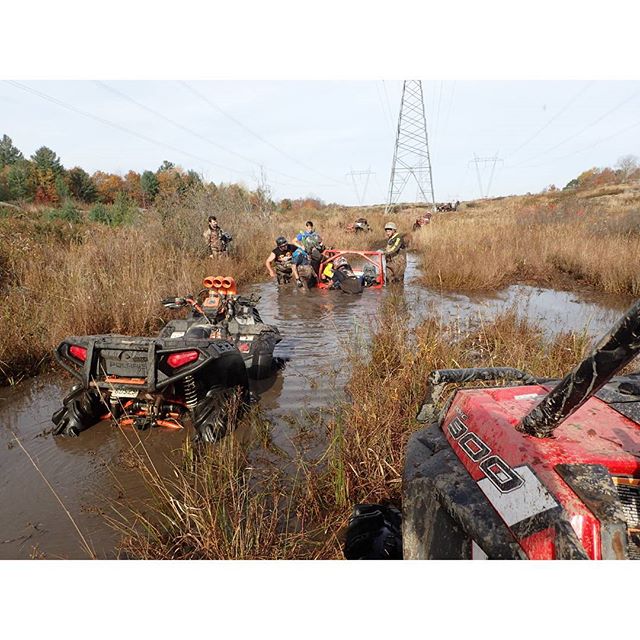 @Martin_G_Ace #MaverickXMR #stuck #planted – only took 5 machines to pull him out #swampdonkeys #rzr900 #sportsman1000