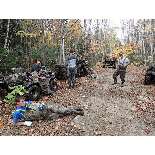 @tomdrich taking a #nap with the #swampdonkeys crew @swampdonkeygrizz @tomdrich @chriscross4653 @timmerlegrand @adam.stanley549 @mr._lifter